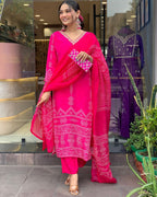 Beautiful Pink French Crepe Fabric Kurtis Pant Set