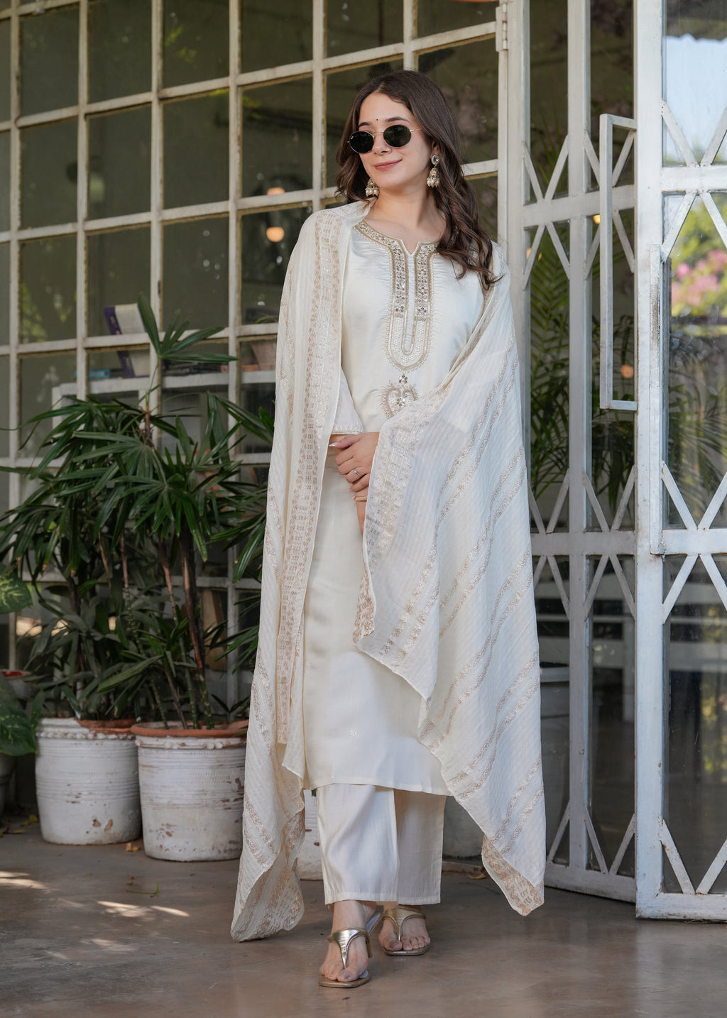 Beautiful White Viscose Chanderi Fabric Kurtis Pant Set