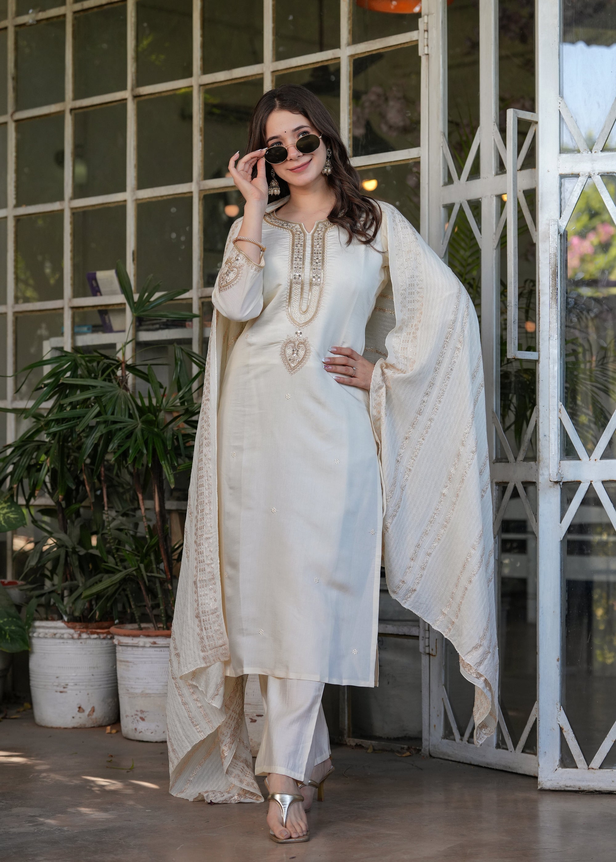 Beautiful White Viscose Chanderi Fabric Kurtis Pant Set