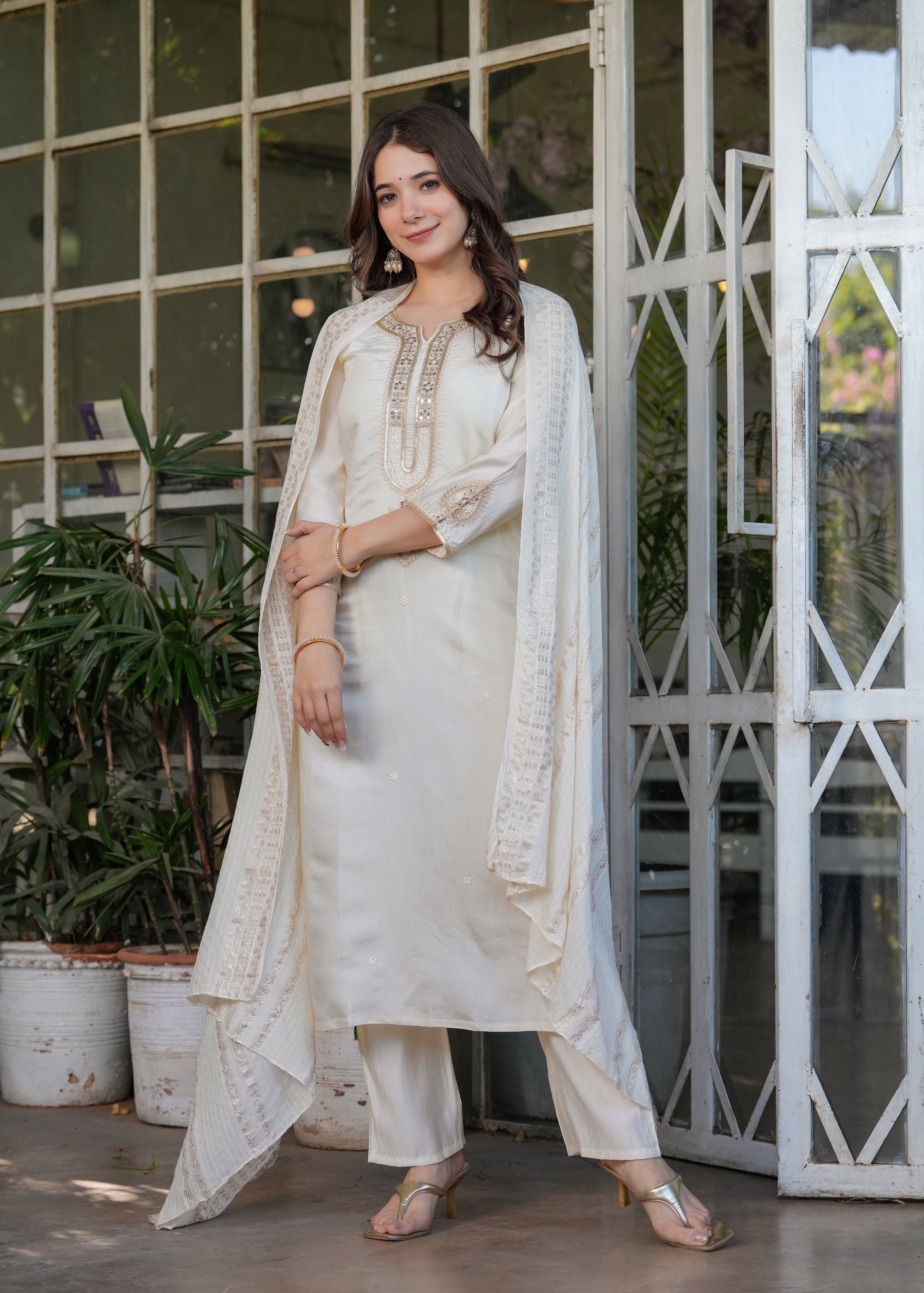Beautiful White Viscose Chanderi Fabric Kurtis Pant Set