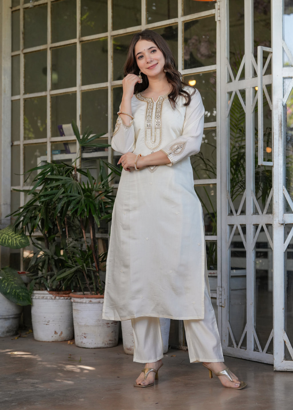 Beautiful White Viscose Chanderi Fabric Kurtis Pant Set