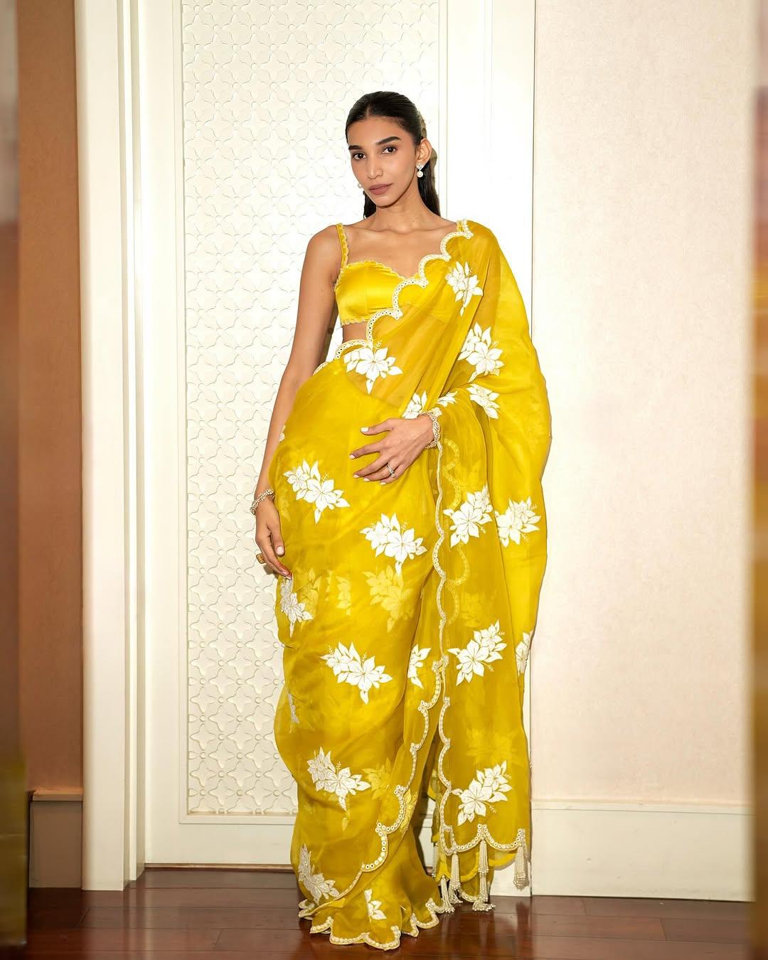 Fabulous Zimmy Chhu With Multi Thread  And Cut Work Border